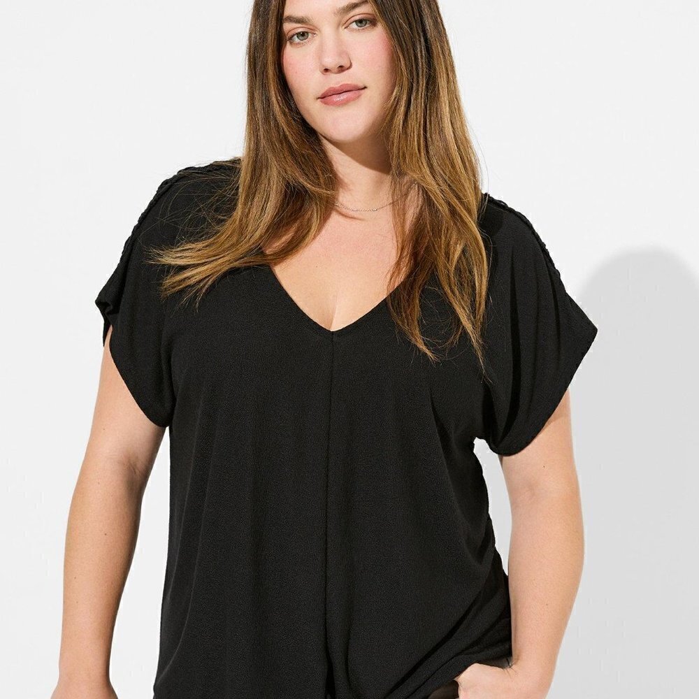 Torrid - Knit V-Neck Twist Front Crochet Back Top in Deep Black